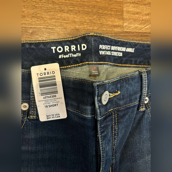 Brand new with tags Torrid 18 short women's jeans - Picture 13 of 13